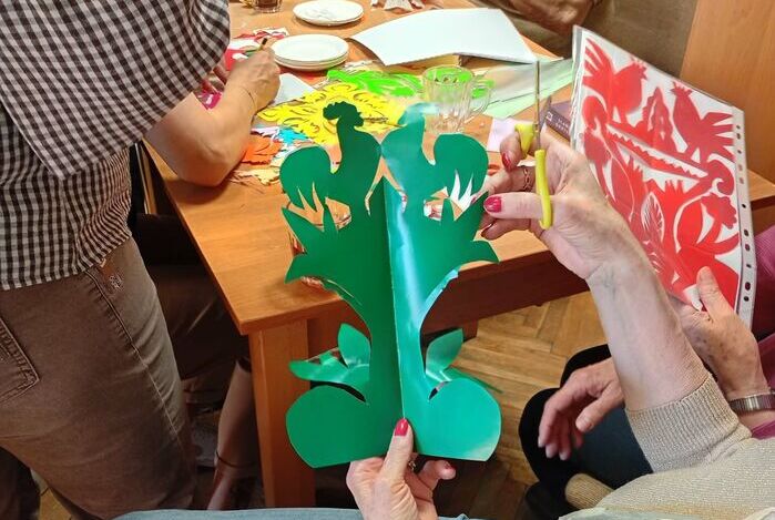 Wycinanka w Klubie Rękodzieła