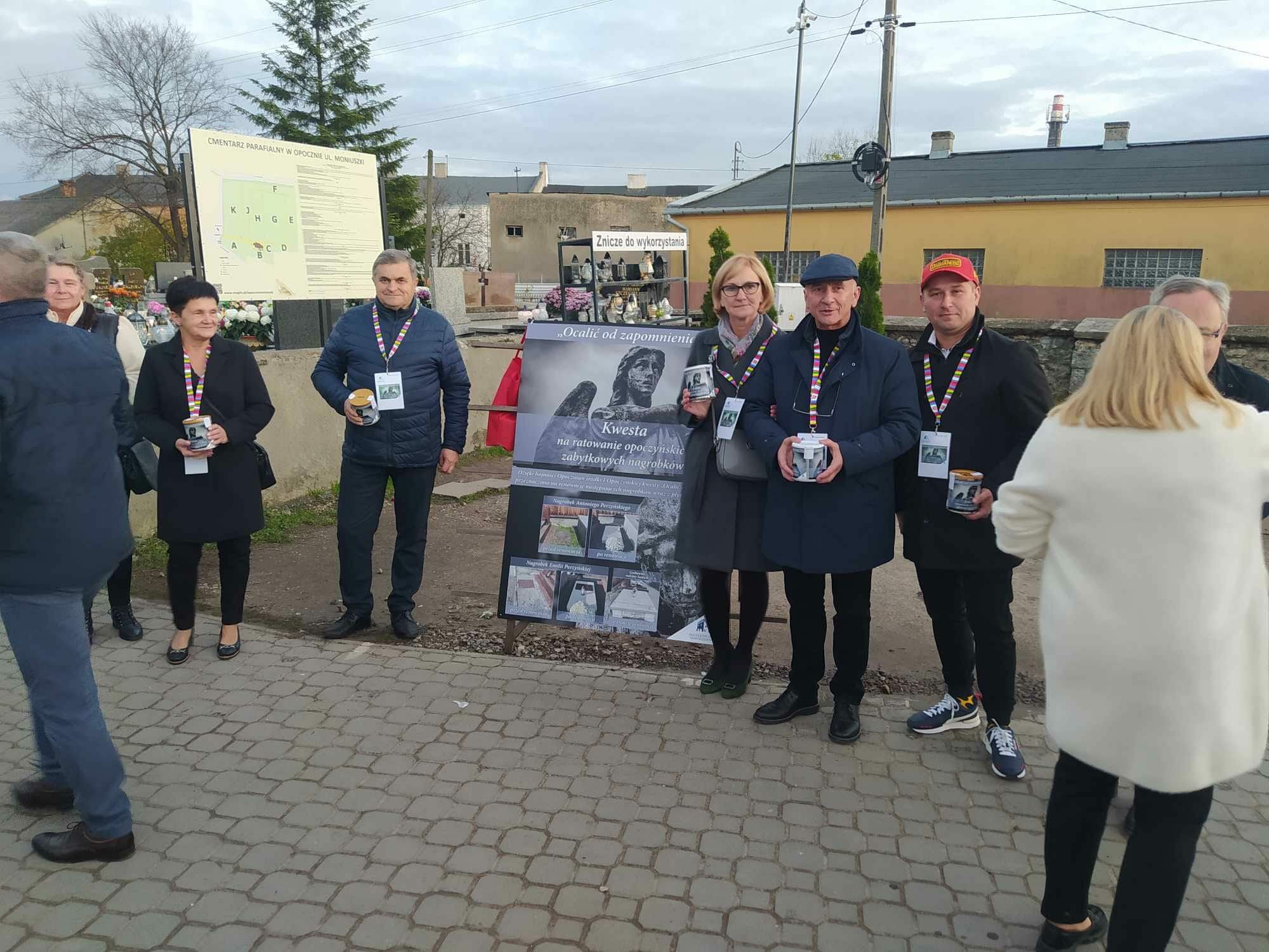 Kwestowali na cmentarzu przy ul. Moniuszki