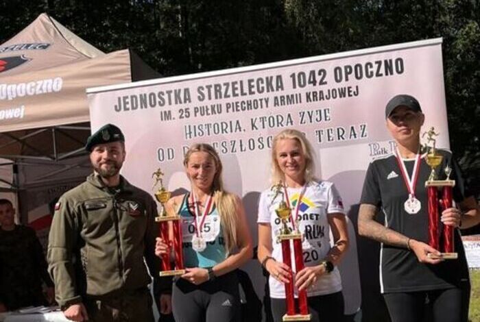 Zawodnicy Oknonet Ultra Run Opoczno na Strzeleckim Biegu Terenowym na 10 km.