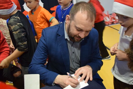 Turniej piłkarski „Zagraj z Mikołajem” w Szkole Podstawowej Nr 2 w Opocznie