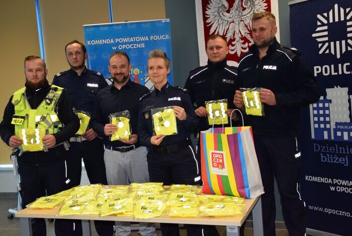 Gmina Opoczno wspiera bezpieczeństwo mieszkańców – „Świeć przykładem – noś odblaski”