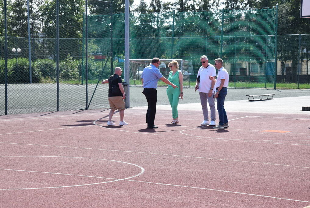 Odwiedziny na "Orlikach" Komisji do Spraw Rodziny, Młodzieży i Kultury Fizycznej Rady Miejskiej w Opocznie,