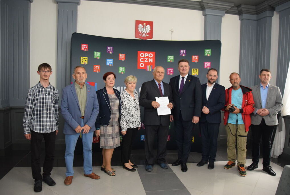 "Światełko w tunelu" – projekt kulturalno-edukacyjny dla seniorów z Opoczna z dofinansowaniem z Województwa Łódzkiego