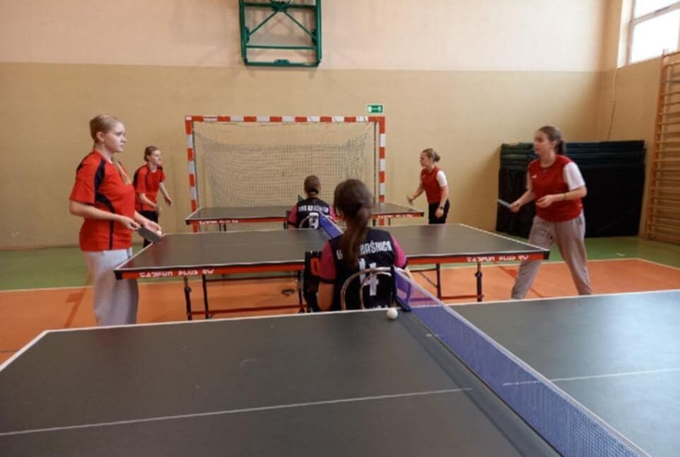 Igrzyska Dzieci w Tenisie Stołowym w Bielowicach, sportowa rywalizacja i walka o awans.