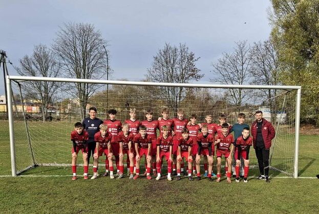 Ceramika Opoczno zwycięża po emocjonującym meczu z Pogonią Zduńska Wola.