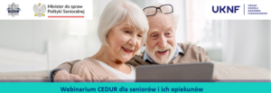 Starsza para korzysta z laptopa, wyświetlacz z napisem "Webinarium 4GDUR dla seniorów i ich opiekunów", logo UKNF, slogan "Miesiąc dla Zdrowia Psychicznego Seniorów".