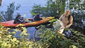 Licealiści z kaliskiego Zespołu Szkół posprzątali teren wokół miejskich jezior