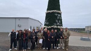 Kaliscy licealiści spędzili Święto Dziękczynienia z żołnierzami amerykańskimi