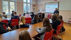 Spotkanie z Policją na temat cyberprzemocy w kaliskim Zespole Szkół