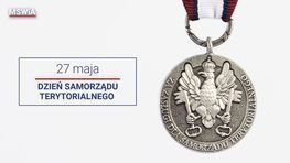 medal honorowy i napis 27 maja dzień samorządu terytorialnego