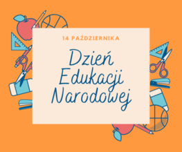 napis dzień edukacji narodowej na pomarańczowym tle, ozdobionym szkolnymi przybiorami