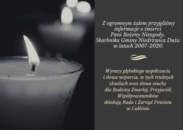 kartka z napisem "Z ogromnym żalem przyjęliśmy informacje o śmierci Pani Bożeny Niezgody, Skarbnika Gminy Niedrzwica Duża w latach 2007-2020. Wyrazy głębokiego współczucia i słowa wsparcia, w tych trudnych chwilach oraz słowa otuchy dla Rodziny Zmarłej, Przyjaciół, Współpracowników składają Rada i Zarząd Powiatu w Lublinie.