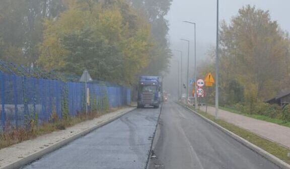 Trwają roboty budowlane na ul. Spacerowej w Dęblinie w ramach zadania inwestycyjnego pn.: „Przebudowa infrastruktury drogowej na terenie powiatu ryckiego – Etap I”