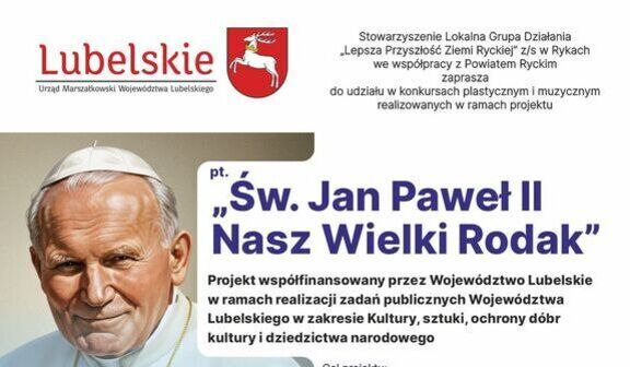 Plakat projektu "Św. Jan Paweł II Nasz Wielki Rodak" z konkursami plastycznymi i literackimi. Zawiera zdjęcie starszego mężczyzny w białej koszuli z różańcem oraz loga organizacji i sponsorów.
