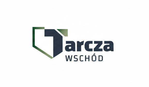Logo z napisem "Tarcza Wschód" przedstawia stylizowaną tarczę w odcieniach zieleni i granatu. Tarcza zawiera prostokątne kształty, które tworzą wrażenie nowoczesności i profesjonalizmu. Napis umieszczony jest poniżej.