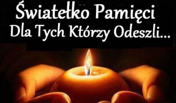 Dłonie trzymają zapaloną świecę, symbol pamięci. Napis: „Światełko pamięci dla tych, którzy odeszli... Nie umiera ten, kto trwa w pamięci żywych.”
