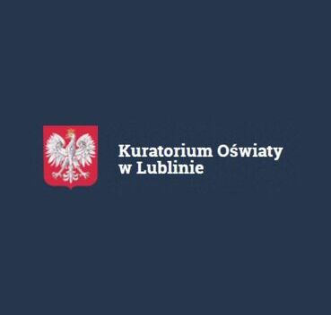 Herb Polski, biały orzeł w koronie na czerwonym tle, obok biały napis "Kuratorium Oświaty w Lublinie" na granatowym tle.