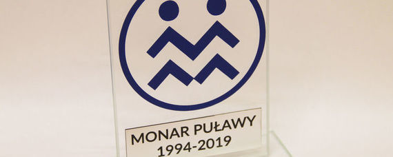 Jubileuszowa statuetka z okazji 25-lecia puławskiego MONAR-u