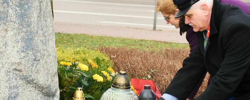 Międzynarodowy Dzień Pamięci o Ofiarach Holokaustu - hołd od zarządu powiatu