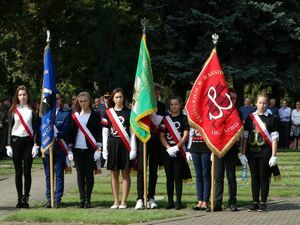 OBCHODY 78. ROCZNICY BITWY NAD BZURĄ z udziałem Pocztów Sztandarowych Szkoły Podstawowej im. Arkadego Fiedlera w Raszkowie