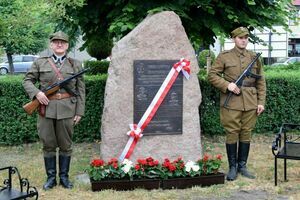 Pomnik Żołnierzy Niezłomnych i  żołnierzy AK w Raszkowie