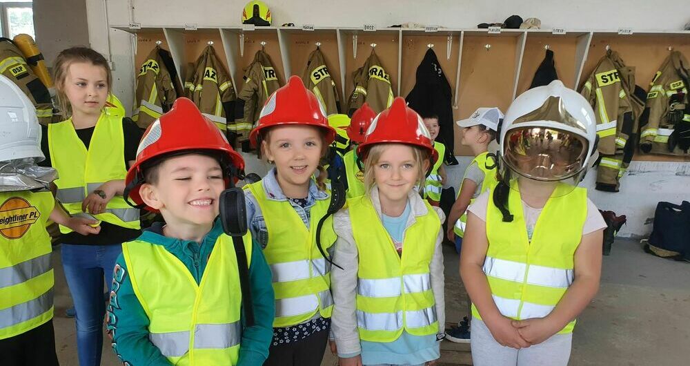 Przedszkolaki z Kostrzy z wizytą u strażaków