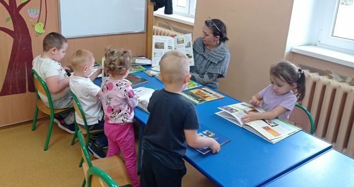 „Dokarmiamy leśne zwierzęta” – zajęcia dla przedszkolaków w Goczałkowie