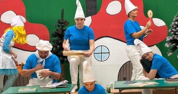 Wyjątkowy spektakl „Smerfy” w Przedszkolu nr 1 z oddziałem integracyjnym w Strzegomiu