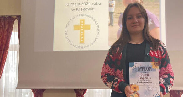 Sukces uczennicy PSP Olszany w dekanalnym konkursie plastycznym „Helena Kmieć – Misjonarka uśmiechu”.