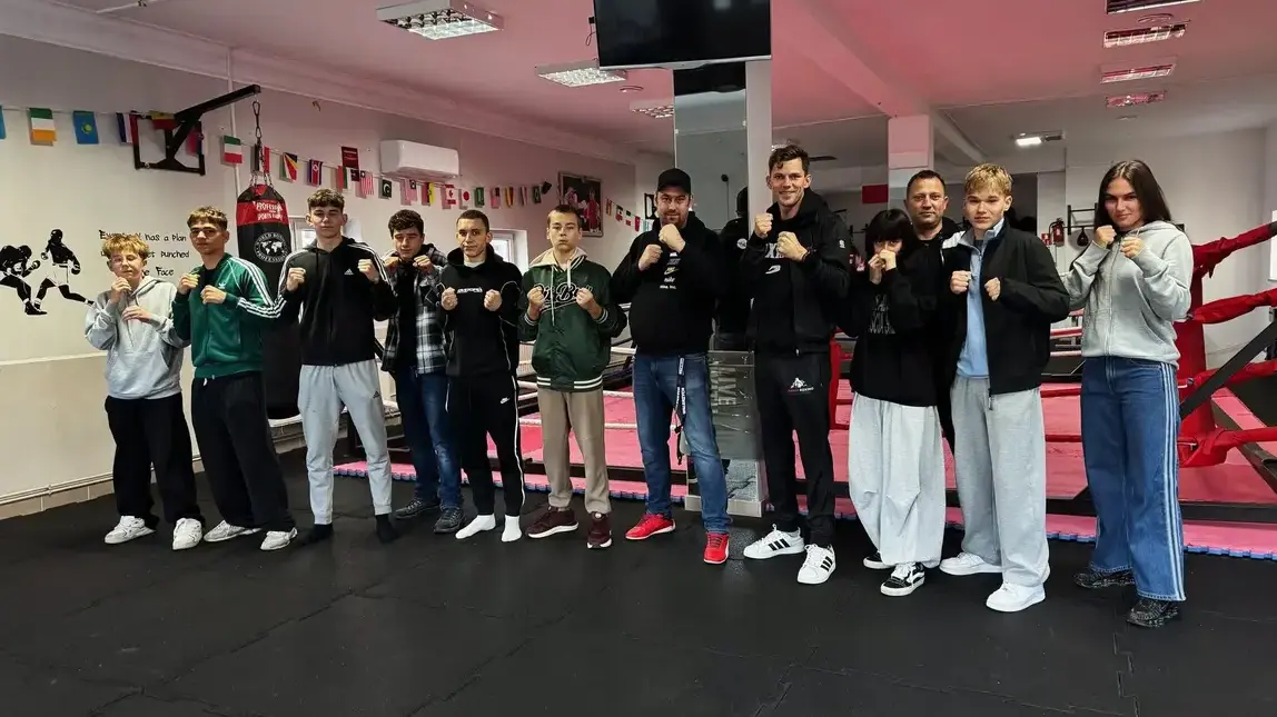 Dwa złote medale dla Granit Boxing Strzegom. Młodzi pięściarze udanie rozpoczęli starty