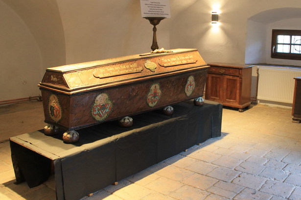 Sarkofag-trumna w muzeum