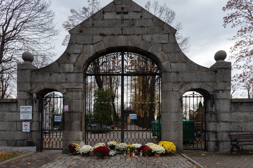 Brama wejściowa na cmentarz przy ul. Wałbrzyskiej