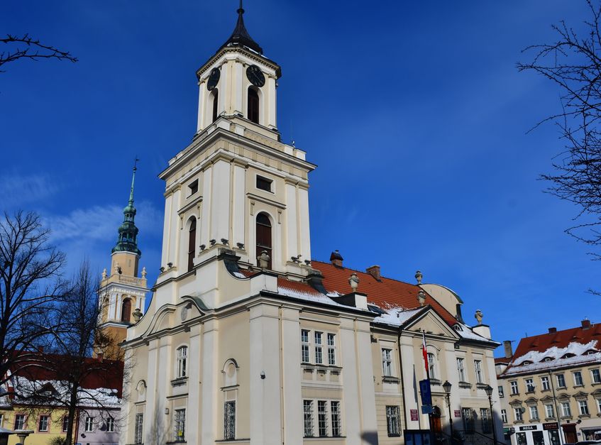 Ratusz Miejski zimą.