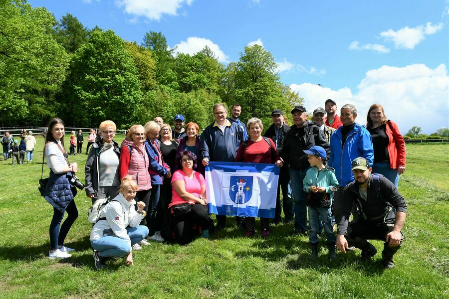 Grupa wolontariuszy ze Świebodzic w II edycji Sprzątnijmy Park Książański