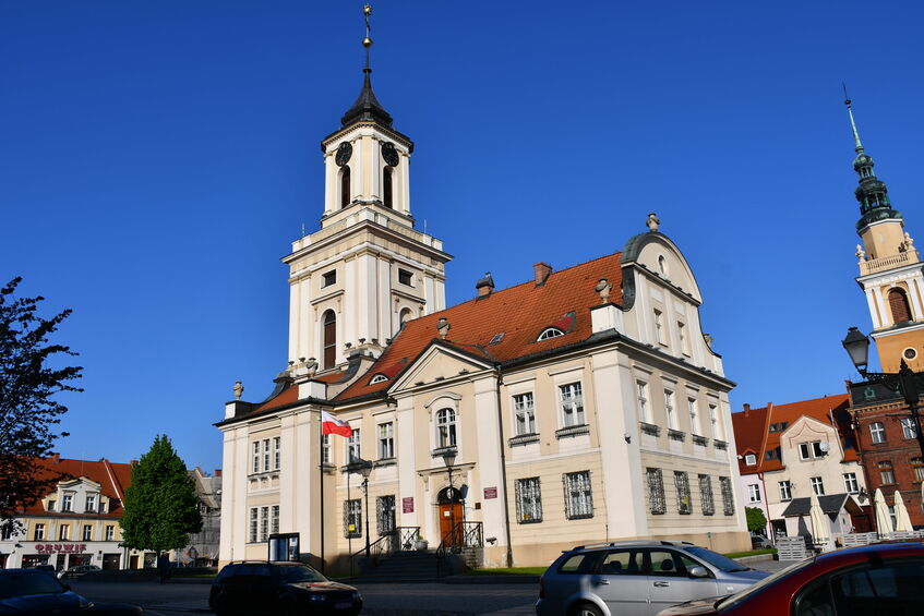 Ratusz Miejski widziany od strony ul. Żeromskiego 