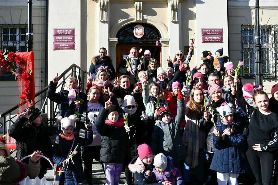 Uczestnicy akcji "Nazywam się Miliard"