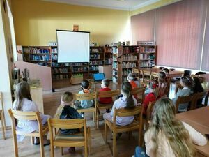 Uczestnicy podczas zajęć w Bibliotece.