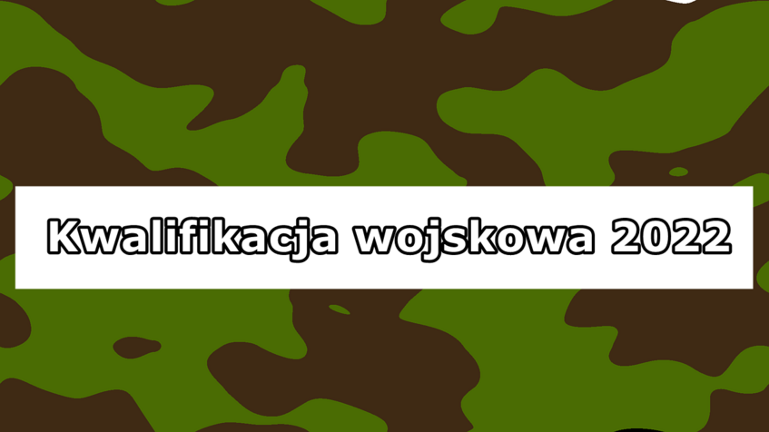 Biały napis na tle prostokąta z moro