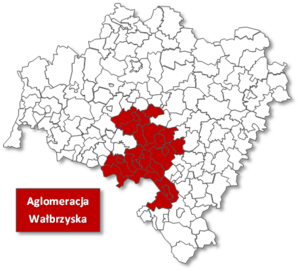 Mapa konturowa z zaznaczoną na czerwono Aglomeracją Wałbrzyską. 