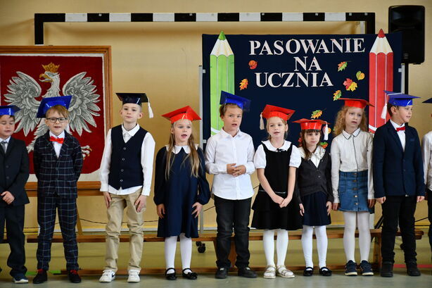 Pasowanie pierwszoklasistów z SP4