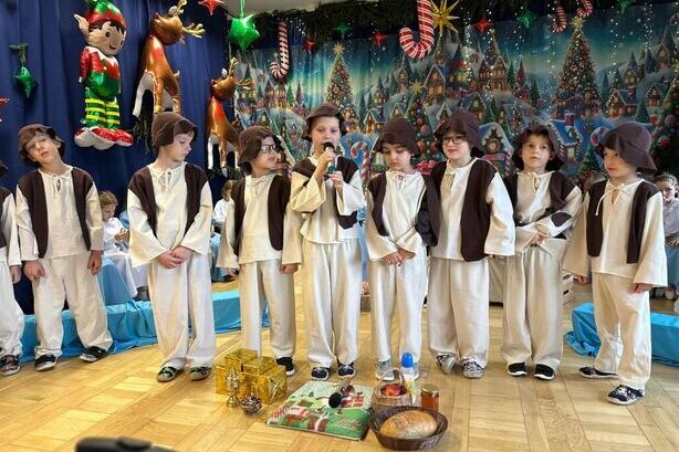 Wzruszające Jasełka i wizyta Świętego Mikołaja w Przedszkolu nr 2