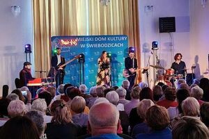 „Tyle słońca w całym mieście...” – magiczny wieczór w Miejskim Domu Kultury W Świebodzicach