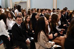 Nowy rozdział czas zacząć: Pożegnanie maturzystów w świebodzickim LO