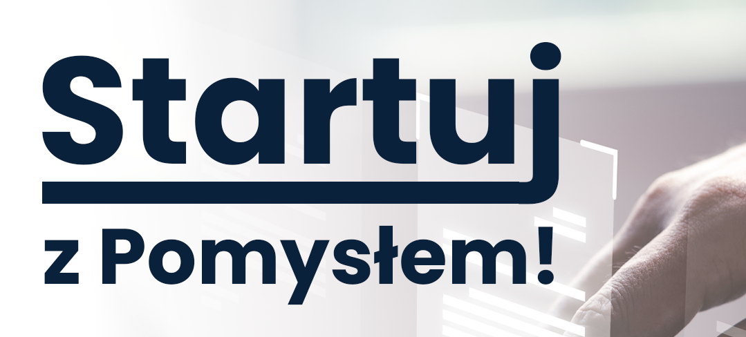 Plakat promujący nabór do InnoStart Hub Polska. Na górze logo PCI, poniżej tekst "Startuj z Pomysłem! Trwa nabór do InnoStart Hub Polska". W tle dłoń na klawiaturze. Logotypy Unii Europejskiej i PARP.