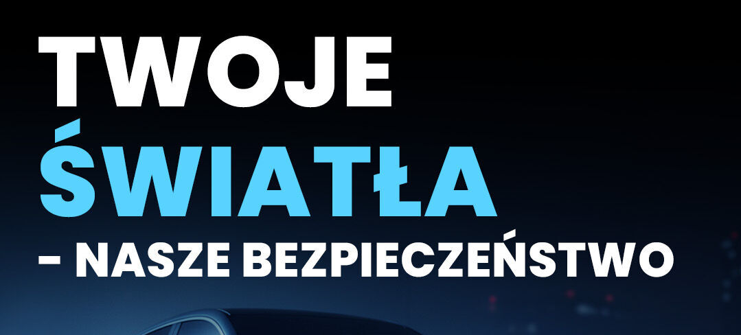 Jasnoniebieski SUV na ciemnym tle, z rozświetlonymi reflektorami. Napis: "Twoje światła - nasze bezpieczeństwo". Dół z logo organizatorów i partnerów, zachęca do regularnego sprawdzania oświetlenia.