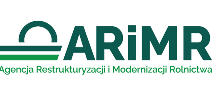 Logo Agencji Restrukturyzacji i Modernizacji Rolnictwa. Przedstawia zielony napis "ARiMR" oraz przed nim symbol złożony z półkola nad dwiema poziomymi liniami, co przypomina wschodzące słońce nad horyzontem.