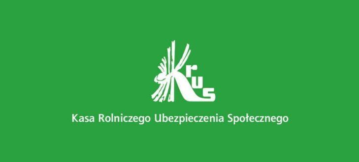 Zielone tło z białym logotypem KRUS przedstawiającym stylizowany kłos z literami "Kr", poniżej napis "Kasa Rolniczego Ubezpieczenia Społecznego".