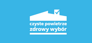 Logo programu "Czyste Powietrze" z białym sylwetką domu i znaczkiem zaznaczenia, oraz hasłem "czyste powietrze zdrowy wybór" na błękitnym tle.