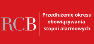 Czerwone tło z białym tekstem po prawej: "Przedłużenie okresu obowiązywania stopni alarmowych". Po lewej, duże litery "RCB" w kolorze szarym i białym.