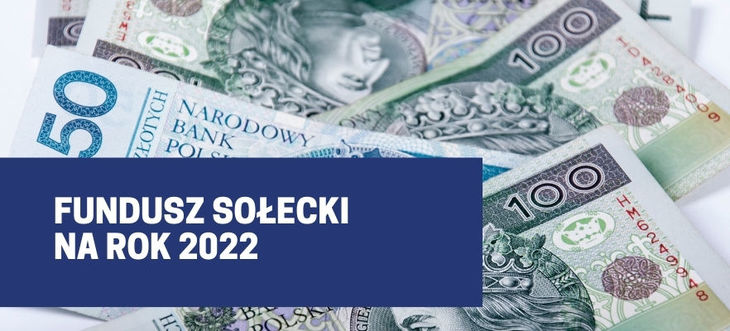 Zdjęcie banknotów i napis Fundusz Sołecki na rok 2022